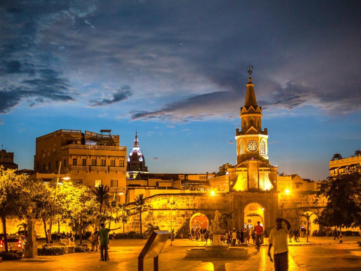 Hotel Capilla Del Mar Cartagena Exterior photo The Clock Tower at night