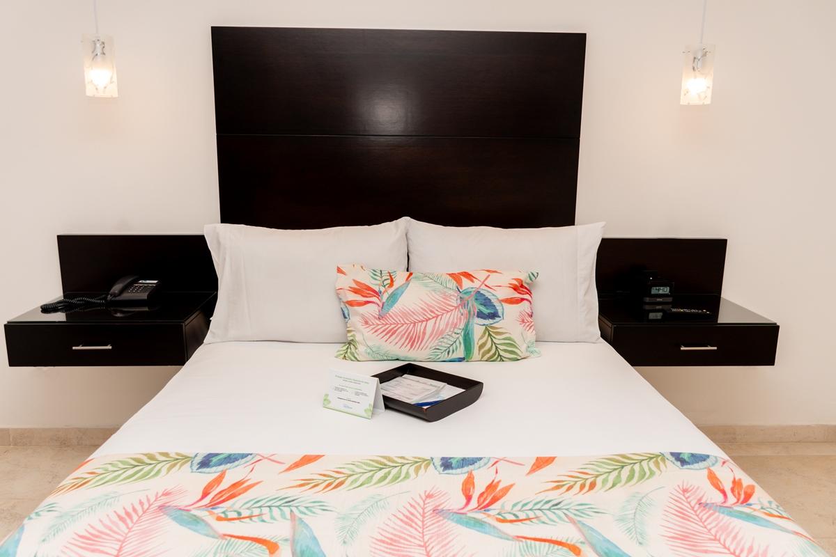 Hotel Capilla Del Mar Cartagena Exterior photo A bed with a duvet